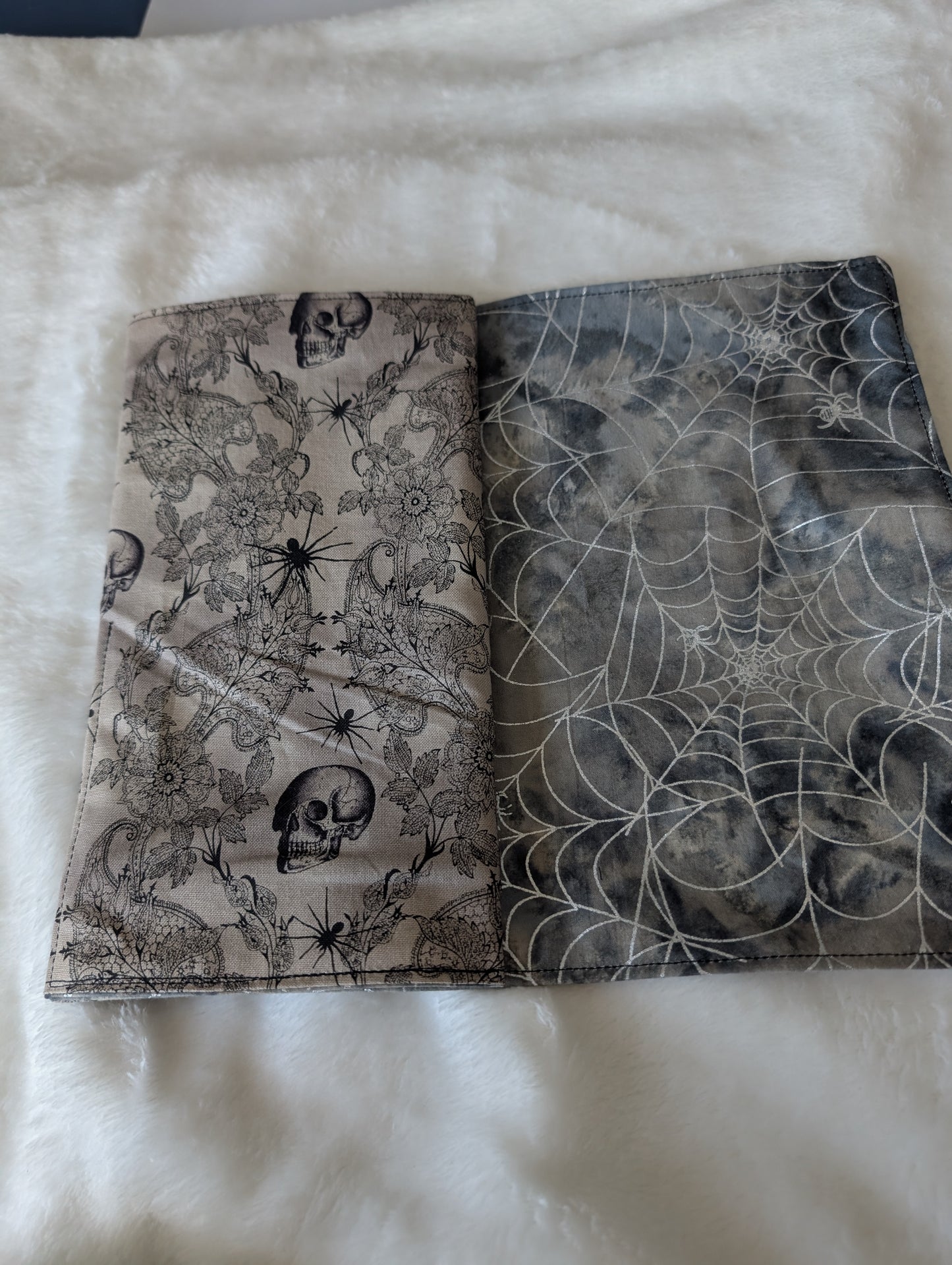 Spider and Skull Tarot Wrap, secret pocket