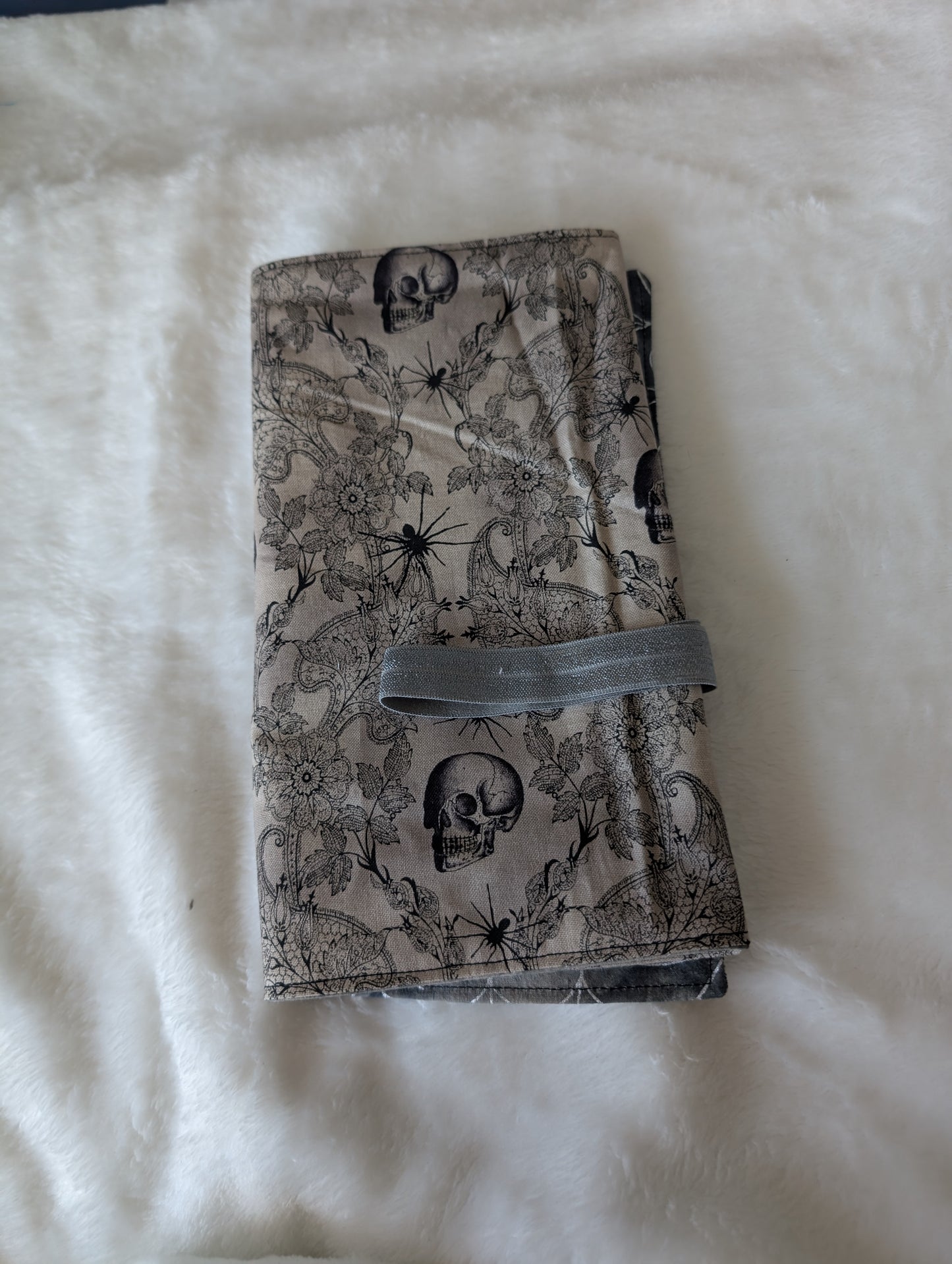 Spider and Skull Tarot Wrap, secret pocket
